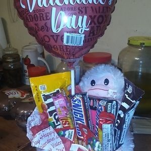 VALENTINE'S DAY BASKET
